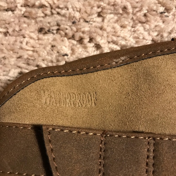 Trendy Women’s size 8 brown/dark brown waterproof boots. Winter, casual. - Picture 6 of 7